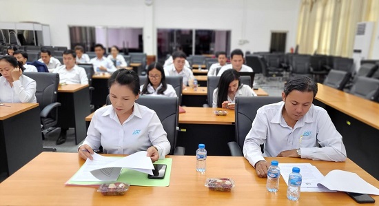 ກອງປະຊຸມແຂງຂັນ ຍ້ອງຍໍ 8